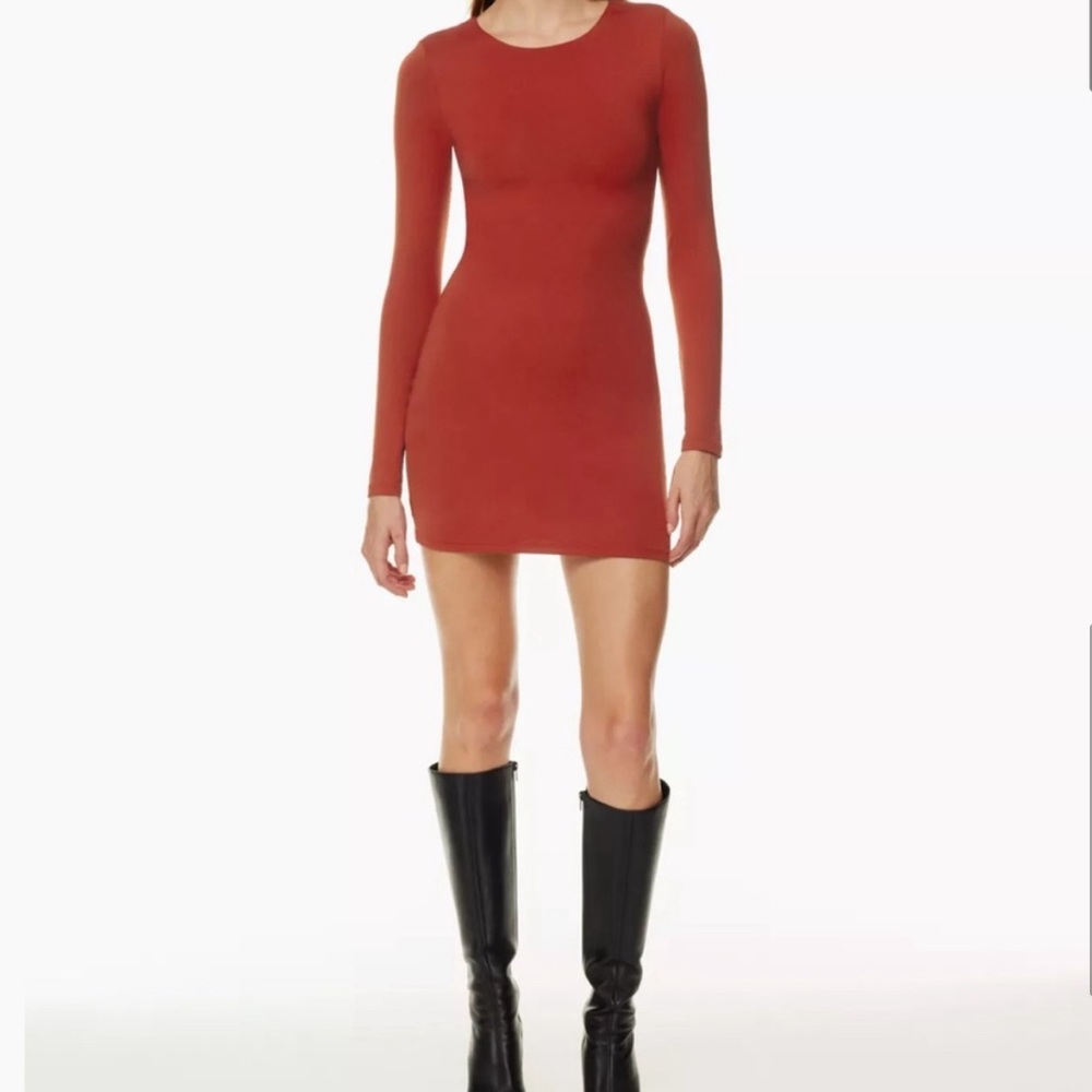 NWT ARITZIA corsa red contour crew long sleeve mini dress